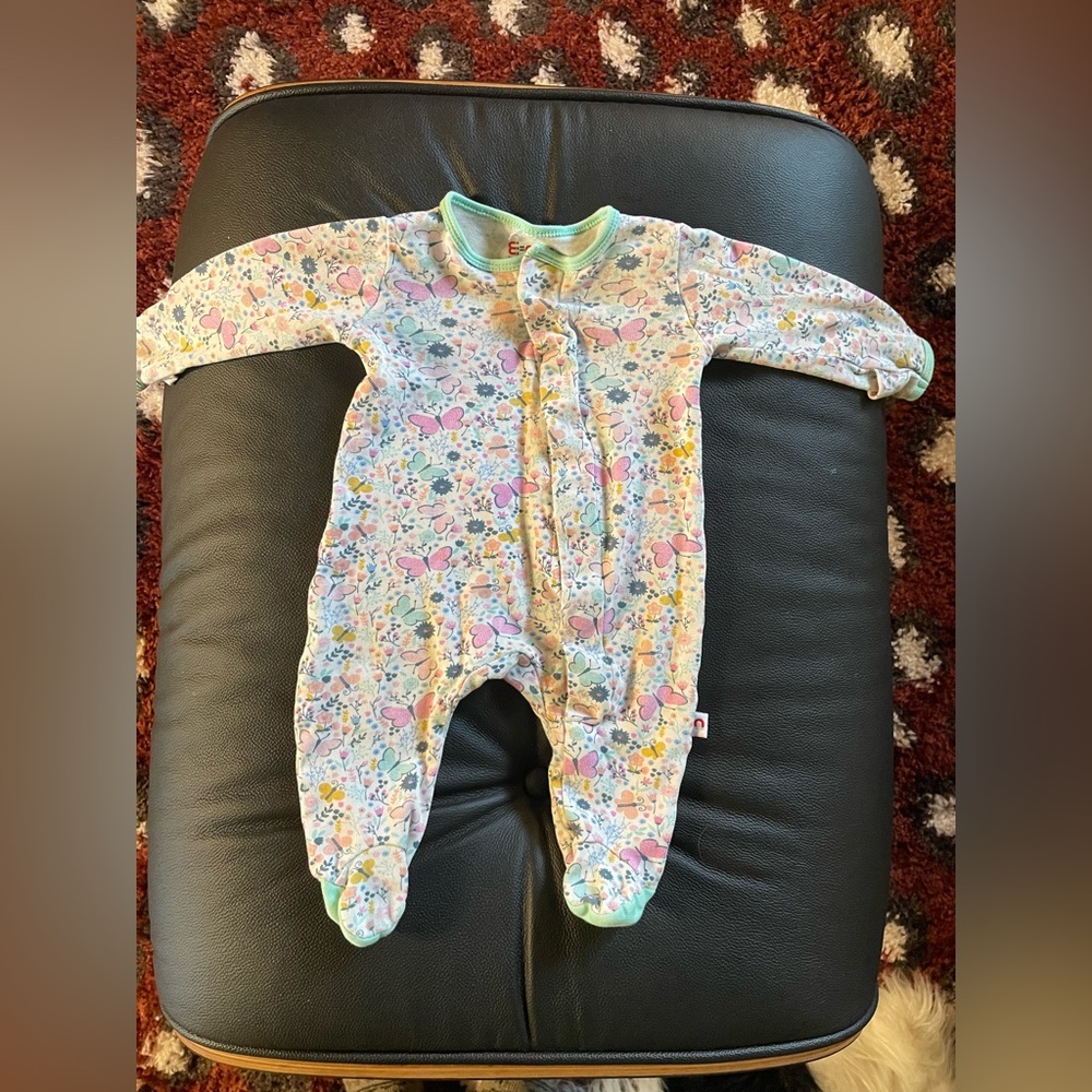 Magnetic onesie 0-3 floral